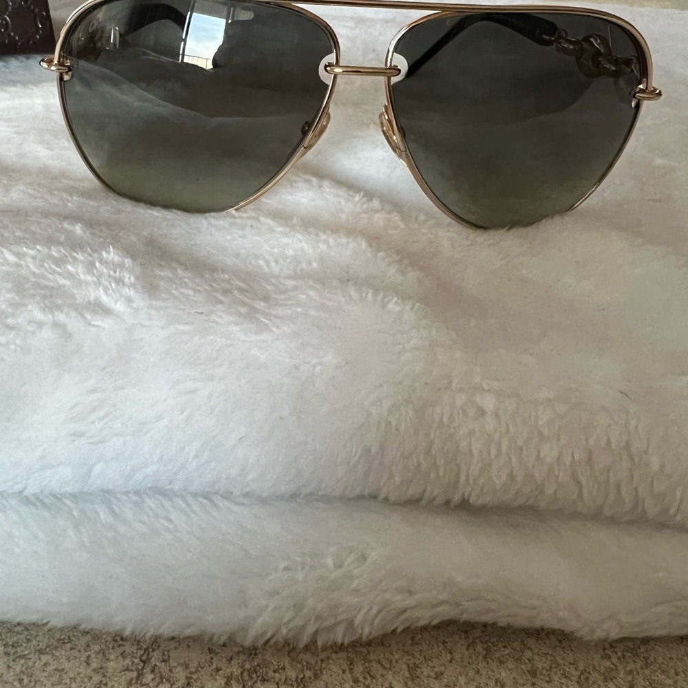 Gucci Black and Gold Marina Chain Aviator Sunglasses⌠Authentic ! - Picture 6 of 16